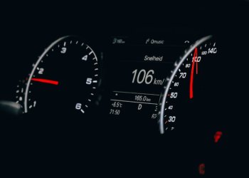 25-latek pędził 110 km/h w terenie zabudowanym