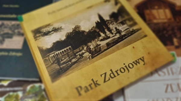 Jastrzębie obiektywnie - w czerwcu Filia nr 1 prezentuje literaturę związaną z miastem Jastrzębie-Zdrój