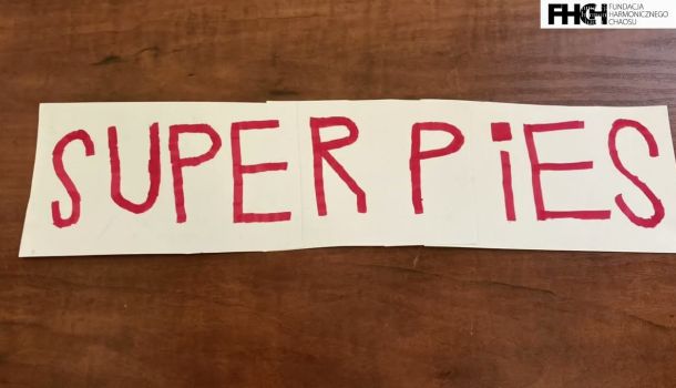 SUPER PIES - film animowany zrealizowany przez uczestników warsztatów Poranki ze sztuką - Transformacja, edukacja, sztuka.