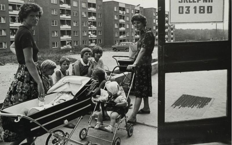 Codzienność mieszkańców młodego miasta w obiektywie Józefa Żaka