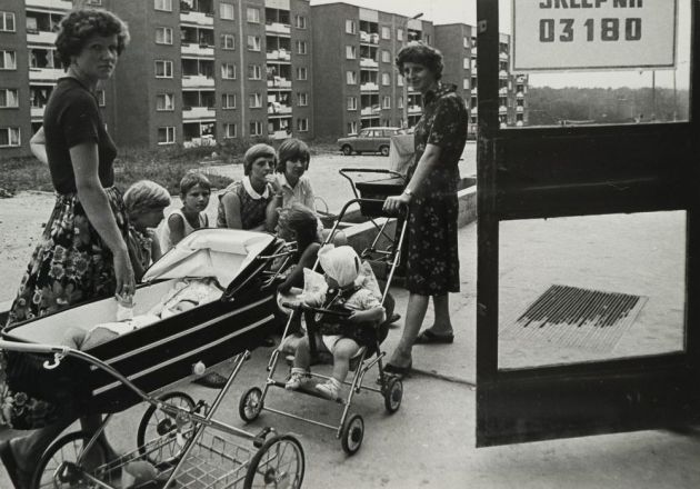 Codzienność mieszkańc&oacute;w młodego miasta w obiektywie J&oacute;zefa Żaka