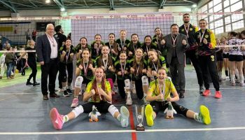 Jastrzębie rządzi w młodzieżowej siatkówce. Złoto, brąz i osiem medali!