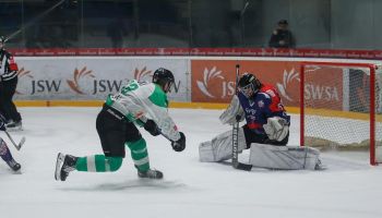 Zabójcze końcówki i trzecie z rzędu zwycięstwo w ćwierćfinałowej serii play-off (wideo)