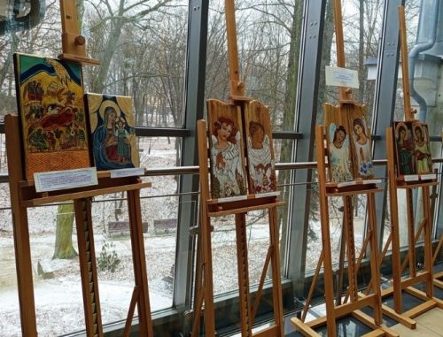 Wernisaż wystawy Anielska kompania Zuzanny Karwot odbędzie się 10 lutego o godz. 16:00 w Galerii Da Vinci, ul. Witczaka 3a