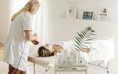 Konopie w kosmetyce: co dokładnie oznacza konopna pielęgnacja?