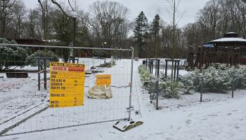 Nowe alejki i oświetlenie w Parku Zdrojowym. Trwają prace budowlane