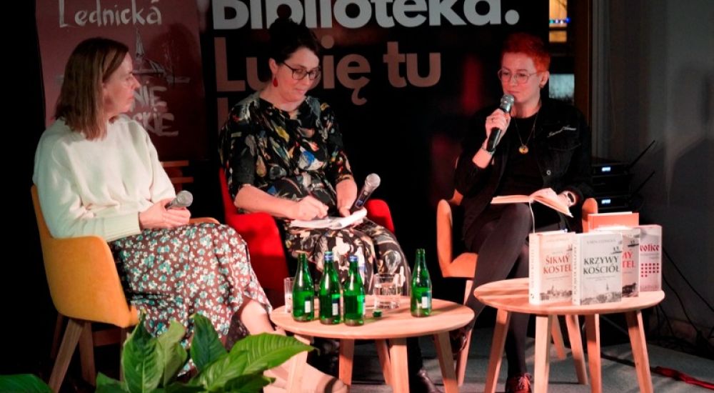 Krzywy kościół i losy Karwiny - literacki wieczór z Karin Lednicką, fot. z arch. MBP