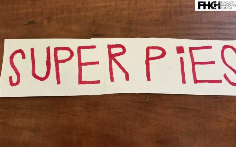 SUPER PIES - film animowany zrealizowany przez uczestników warsztatów Poranki ze sztuką - Transformacja, edukacja, sztuka.
