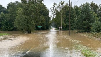 Alarm powodziowy w regionie: zalane ulice, nieprzejezdne drogi