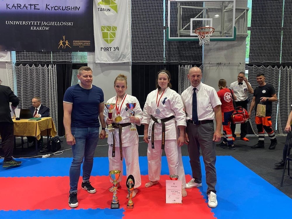 Sukces zawodniczek Jastrzębskiego Klubu Kyokushin Karate Kumite