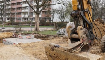 Przy ul. Katowickiej trwają prace na placu z tzw. rybą