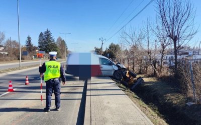 Wypadek na Pszczyńskiej - kierowca zasnął i uderzył w koparkę